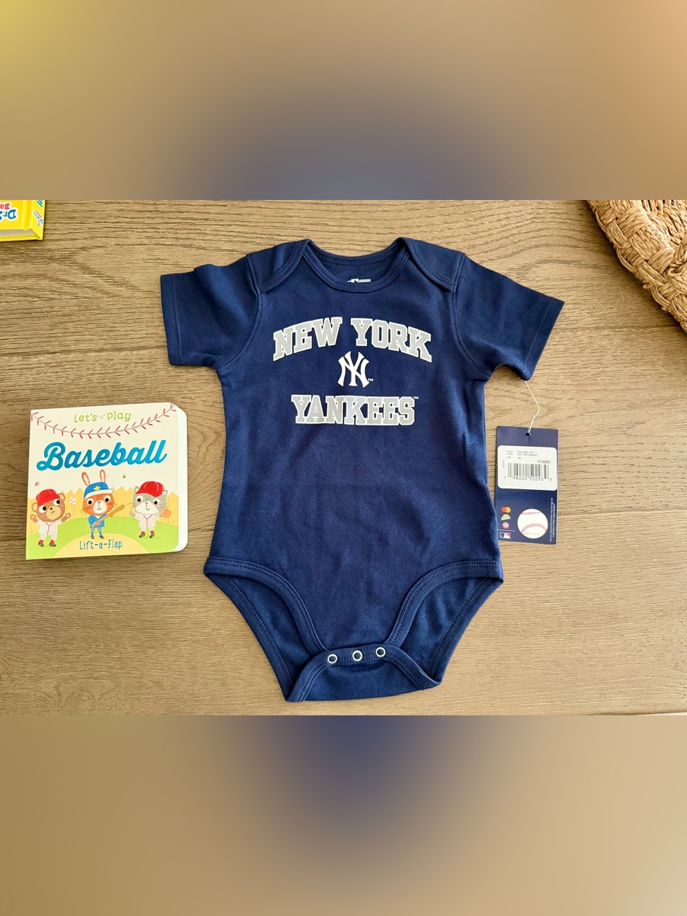 NWT! New York Yankees Onesie & Let’s Play Baseball Board Book! (12 Month)